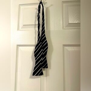 Brand new bow tie! Black & silver!